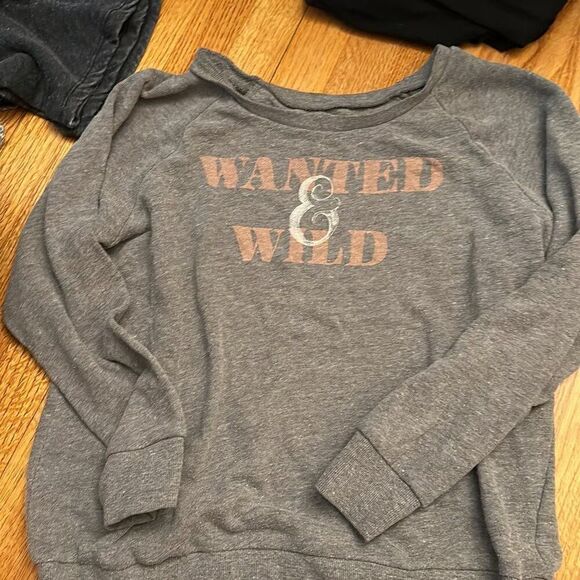 Torrid Crew Neck Burnout Wanted and Wild Relaxed Sweatshirt Size 1X GUC - Picture 1 of 2